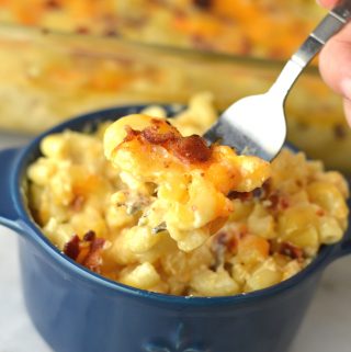 Creamy Baked Bacon Macaroni and Cheese that is so easy to make. My favourite weeknight dinner recipe idea made with cheddar and mozzarella.