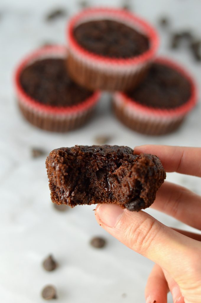 Easy Root Beer Muffins loaded with chocolate chips. This dessert recipe is sure to please everyone, and makes a great nut free snack idea.