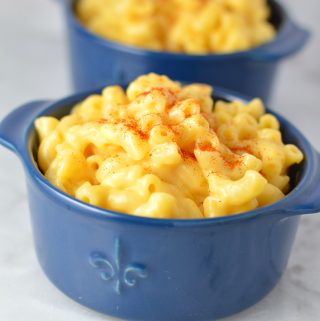 Super easy and creamy Stovetop Macaroni and Cheese. A no fail mac and cheese recipe that is ready in no time, it makes the perfect weeknight dinner idea.