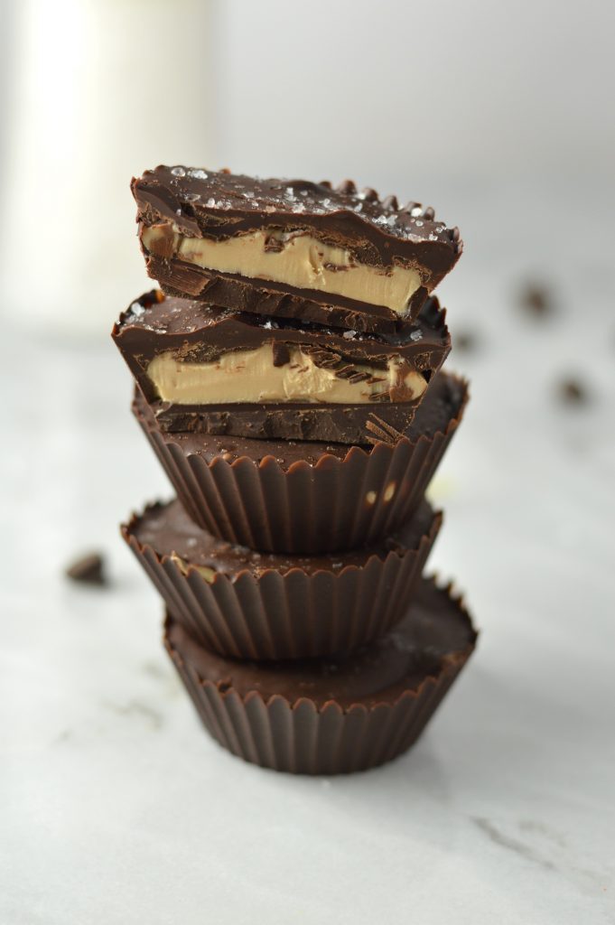 Easy 4 ingredient Dark Chocolate Salted Caramel Cups recipe. A great last minute dessert idea that takes under 5 minutes to make. 