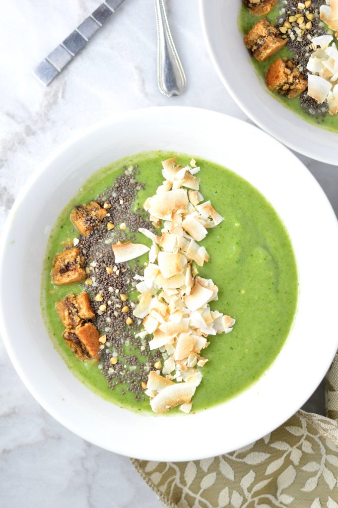 Fruit and Vegetable Smoothie Bowl recipe for a healthy breakfast. This green smoothie is made with frozen avocado, spinach, apple, pineapple and banana.