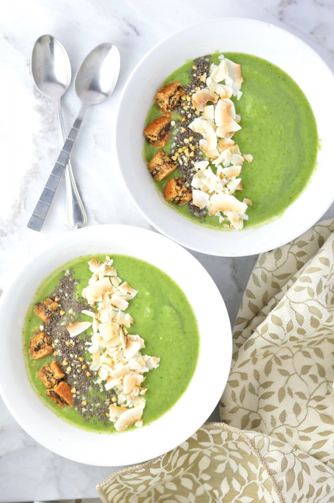 Fruit and Vegetable Smoothie Bowl recipe for a healthy breakfast. This green smoothie is made with frozen avocado, spinach, apple, pineapple and banana.