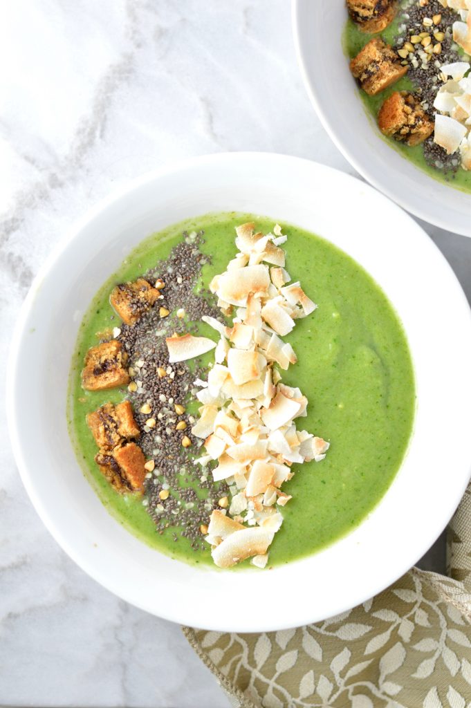 Fruit and Vegetable Smoothie Bowl recipe for a healthy breakfast. This green smoothie is made with frozen avocado, spinach, apple, pineapple and banana.