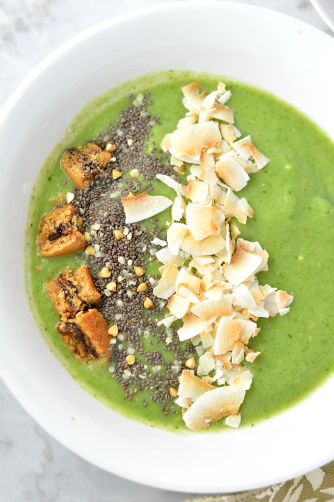 Fruit and Vegetable Smoothie Bowl recipe for a healthy breakfast. This green smoothie is made with frozen avocado, spinach, apple, pineapple and banana.