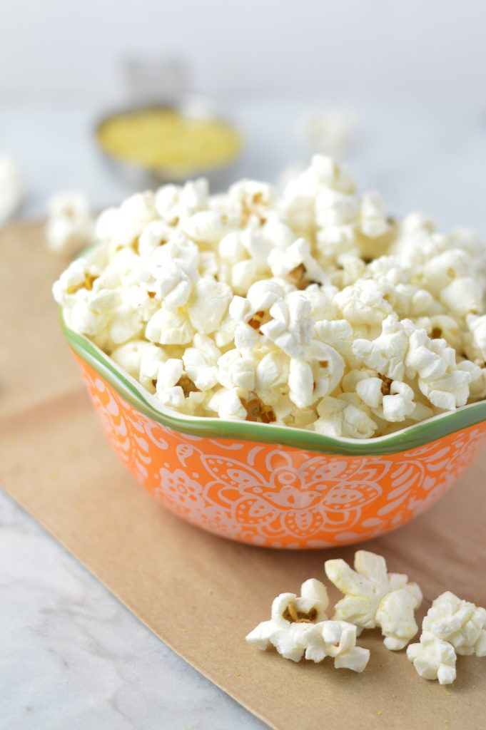 Nooch Popcorn is the perfect vegan and gluten free snack. Made with nutritional yeast and without oil, it is a great healthy recipe.