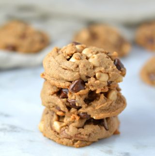 Salted Caramel Nutella Chocolate Chip Cookies recipe. Soft on the inside and super easy to make, these cookies are a great dessert idea.