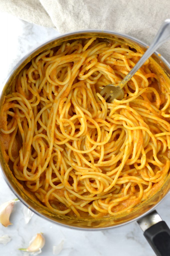 Quick and easy Vegan Pumpkin Spaghetti recipe. This is the best pasta recipe to make on lazy weeknights.