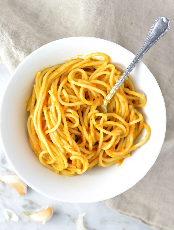 Quick and easy Vegan Pumpkin Spaghetti recipe. This is the best pasta recipe to make on lazy weeknights.