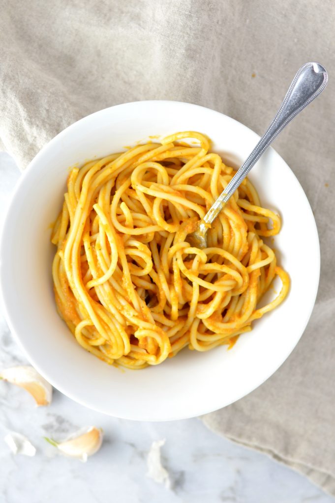 Quick and easy Vegan Pumpkin Spaghetti recipe. This is the best pasta recipe to make on lazy weeknights.