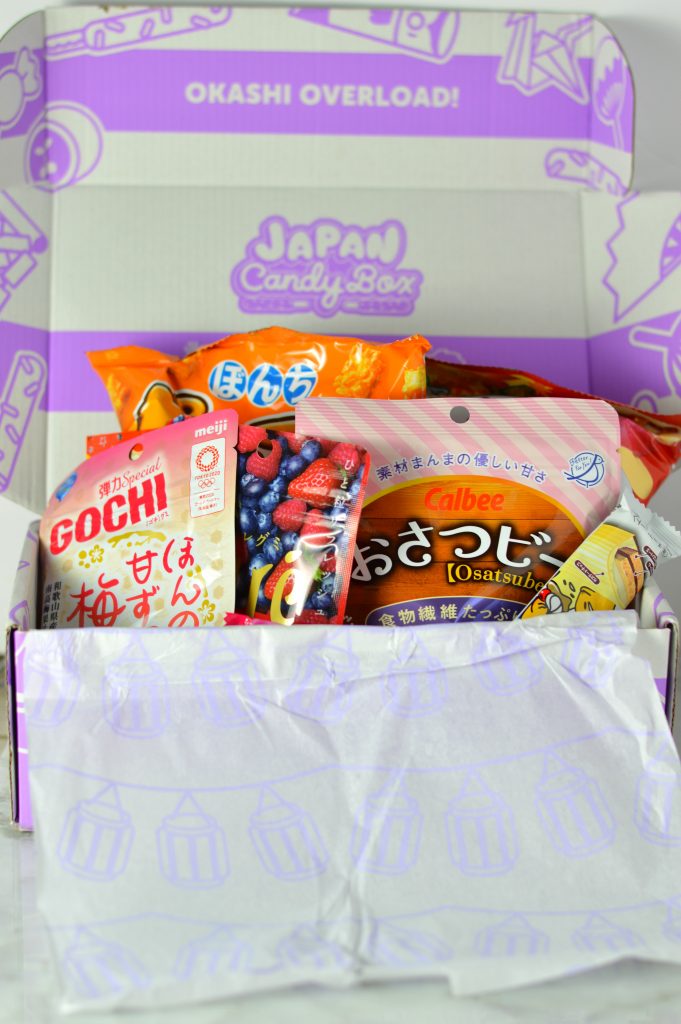 Japan Candy Box Giveaway! Packed with Japanese candies, you don't want to miss it! This giveaway is open internationally.