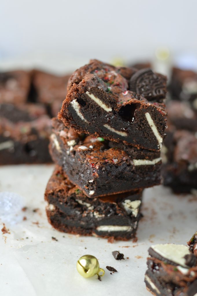 Easy Peppermint Oreo Brownies recipe. This is the perfect dessert idea for your next Christmas or holiday party.