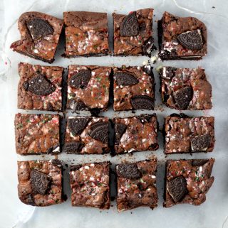 Easy Peppermint Oreo Brownies recipe. This is the perfect dessert idea for your next Christmas or holiday party.