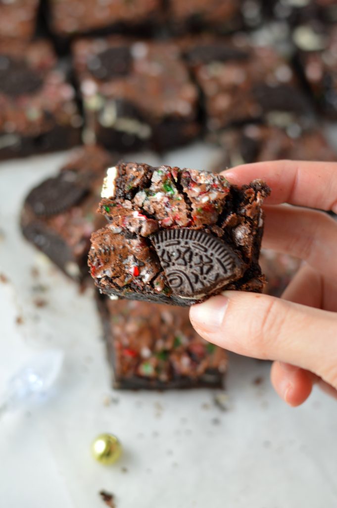 Easy Peppermint Oreo Brownies recipe. This is the perfect dessert idea for your next Christmas or holiday party.