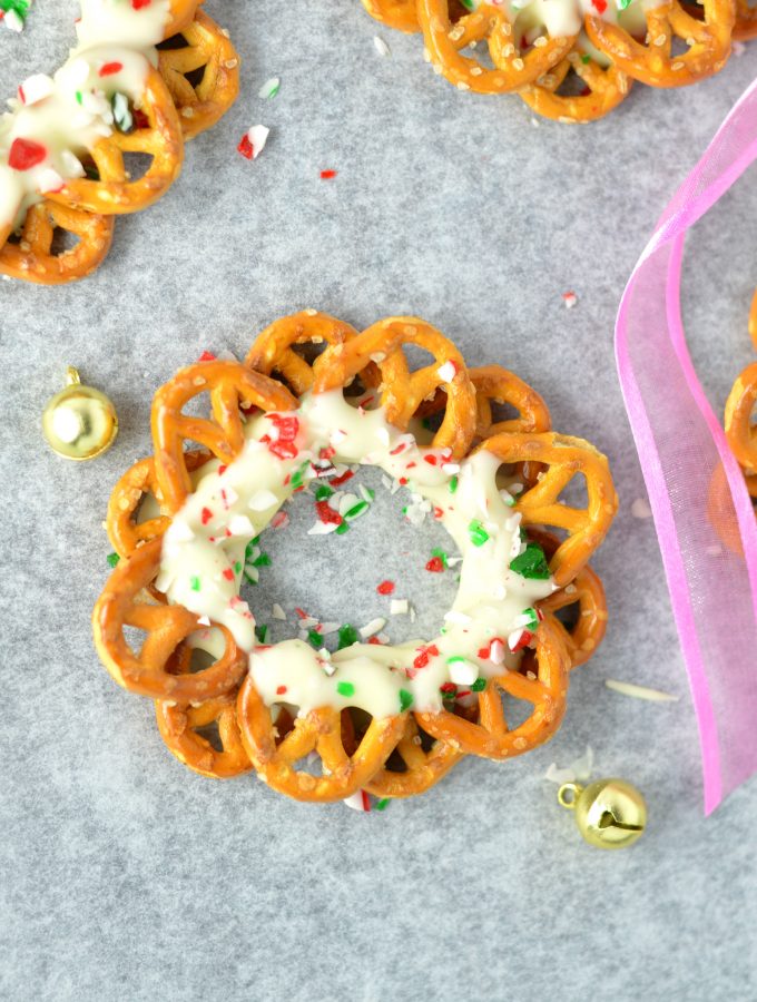 Easy Peppermint Pretzel Christmas Wreaths recipe. Perfect for a quick and simple last minute dessert idea.