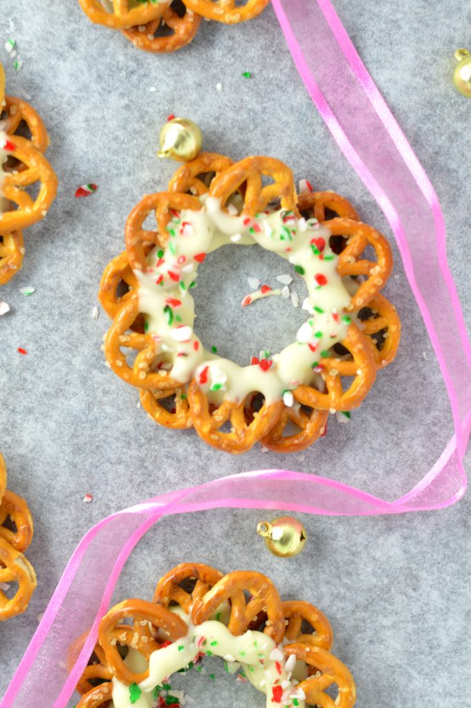 Easy Peppermint Pretzel Christmas Wreaths recipe. Perfect for a quick and simple last minute dessert idea.