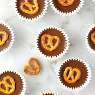 Easy Mini Nutella Pretzel Cups recipe. These decadent bites are perfect for a last minute dessert idea, and will satisfy your sweet tooth.