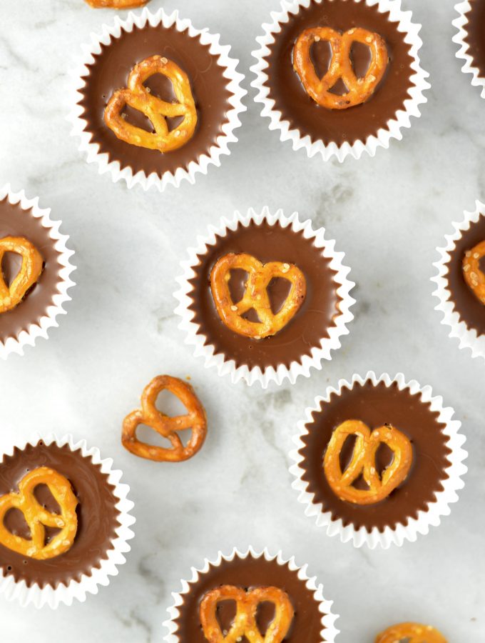 Easy Mini Nutella Pretzel Cups recipe. These decadent bites are perfect for a last minute dessert idea, and will satisfy your sweet tooth.