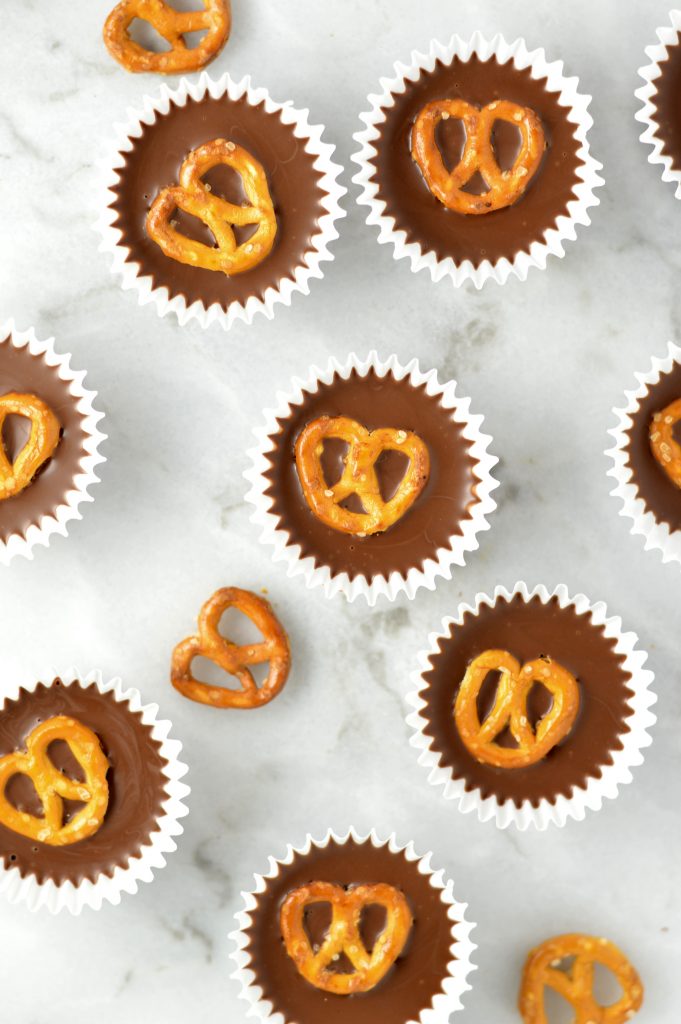 Easy Mini Nutella Pretzel Cups recipe. These decadent bites are perfect for a last minute dessert idea, and will satisfy your sweet tooth.