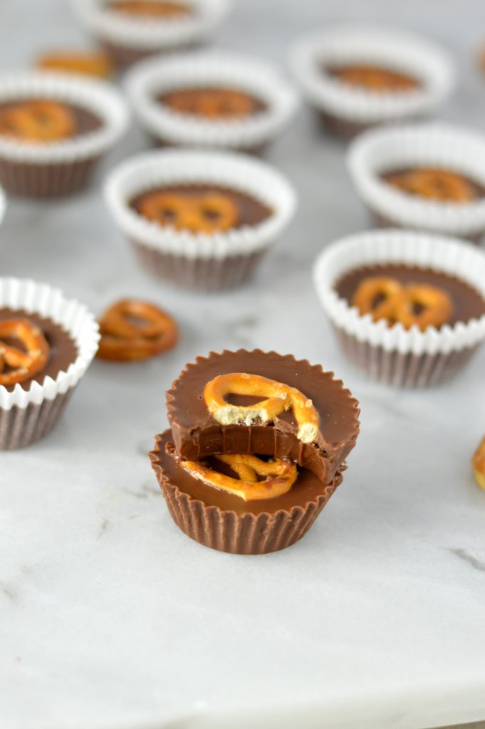 Easy Mini Nutella Pretzel Cups recipe. These decadent bites are perfect for a last minute dessert idea, and will satisfy your sweet tooth.