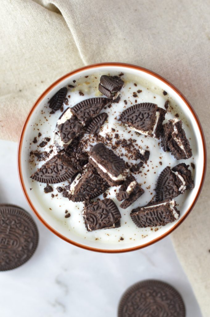 Quick and easy Cookies and Cream Oatmeal recipe. A decadent breakfast idea that tastes like dessert. Topped with Oreo cookies and yogurt.