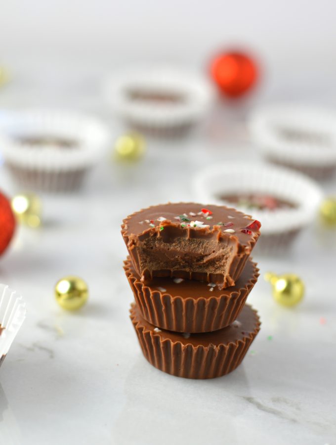 Easy Peppermint Nutella Cups recipe. Made with crushed candy canes and 3 other ingredients, these are the perfect last minute dessert idea.