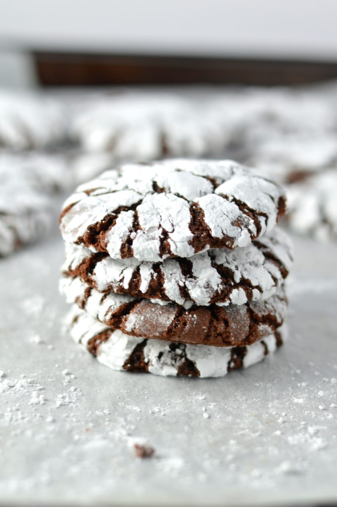 Easy Chocolate Crinkle Cookies recipe. Perfectly chewy and fudgy, these make a great dessert idea for the holidays or any time of the year.