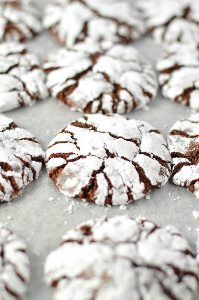 Easy Chocolate Crinkle Cookies recipe. Perfectly chewy and fudgy, these make a great dessert idea for the holidays or any time of the year.