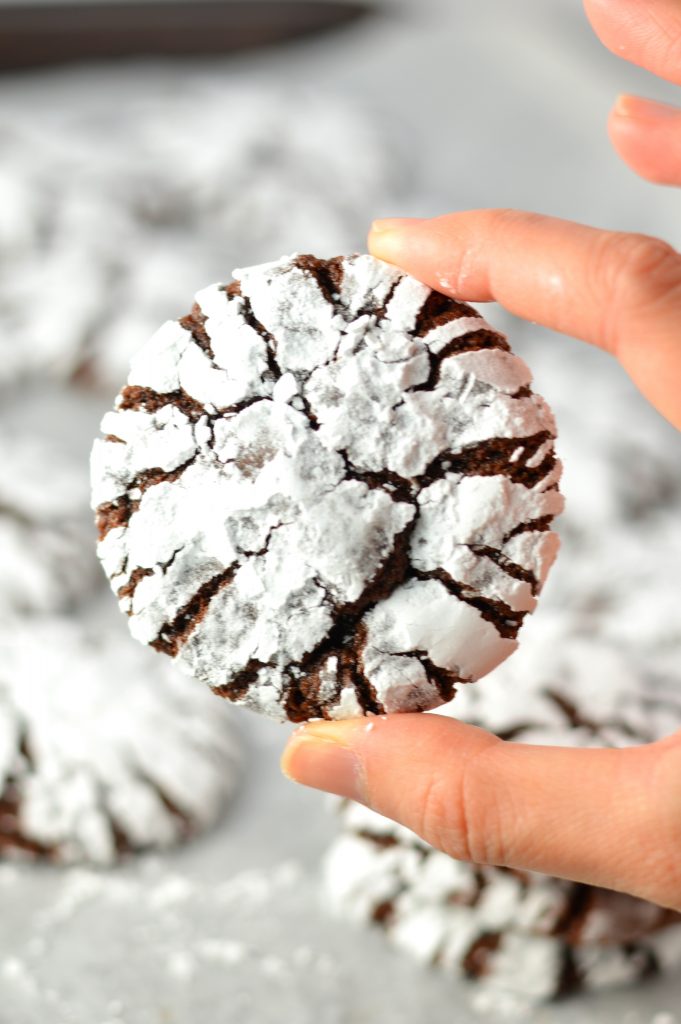 Easy Chocolate Crinkle Cookies recipe. Perfectly chewy and fudgy, these make a great dessert idea for the holidays or any time of the year.