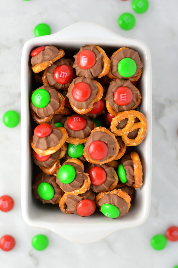 Easy Christmas Chocolate Pretzel Bites recipe. Made with only 3 ingredients, this is the perfect last minute dessert idea for the holidays.