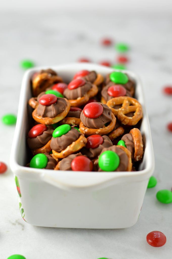 Easy Christmas Chocolate Pretzel Bites recipe. Made with only 3 ingredients, this is the perfect last minute dessert idea for the holidays.