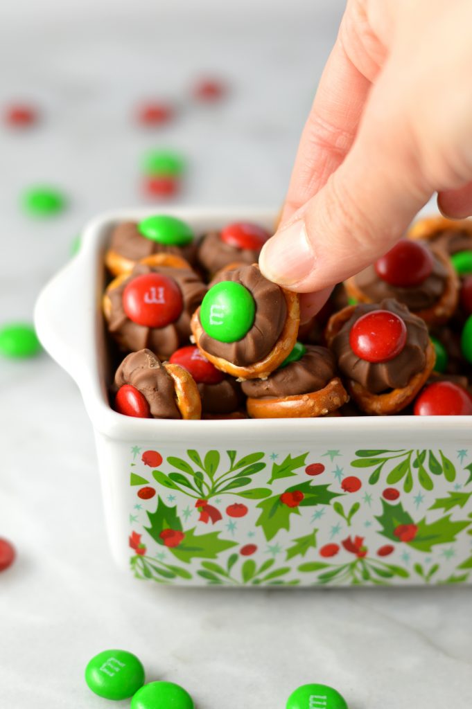 Easy Christmas Chocolate Pretzel Bites recipe. Made with only 3 ingredients, this is the perfect last minute dessert idea for the holidays.