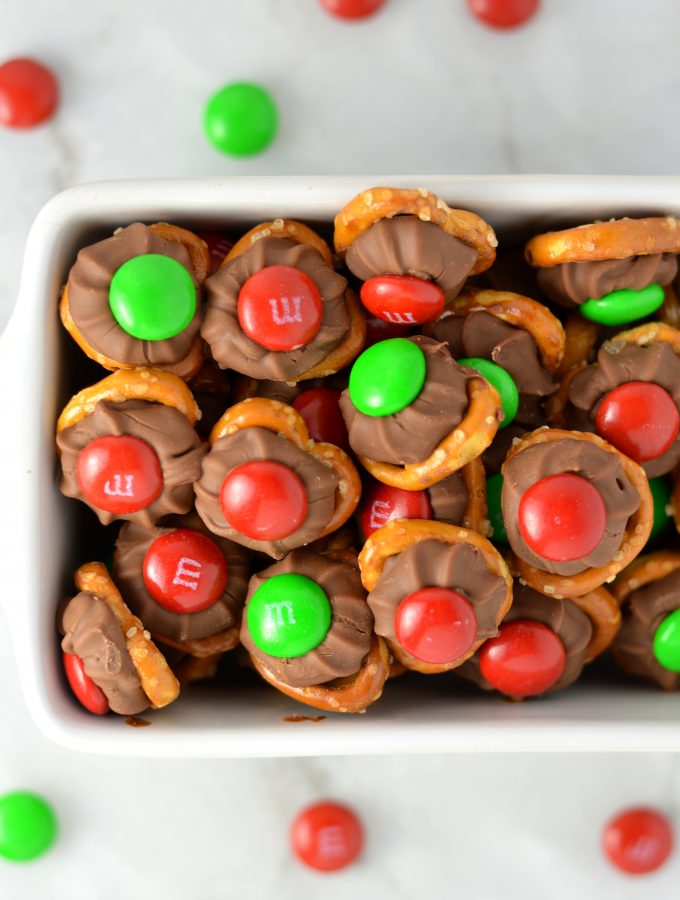 Easy Christmas Chocolate Pretzel Bites recipe. Made with only 3 ingredients, this is the perfect last minute dessert idea for the holidays.