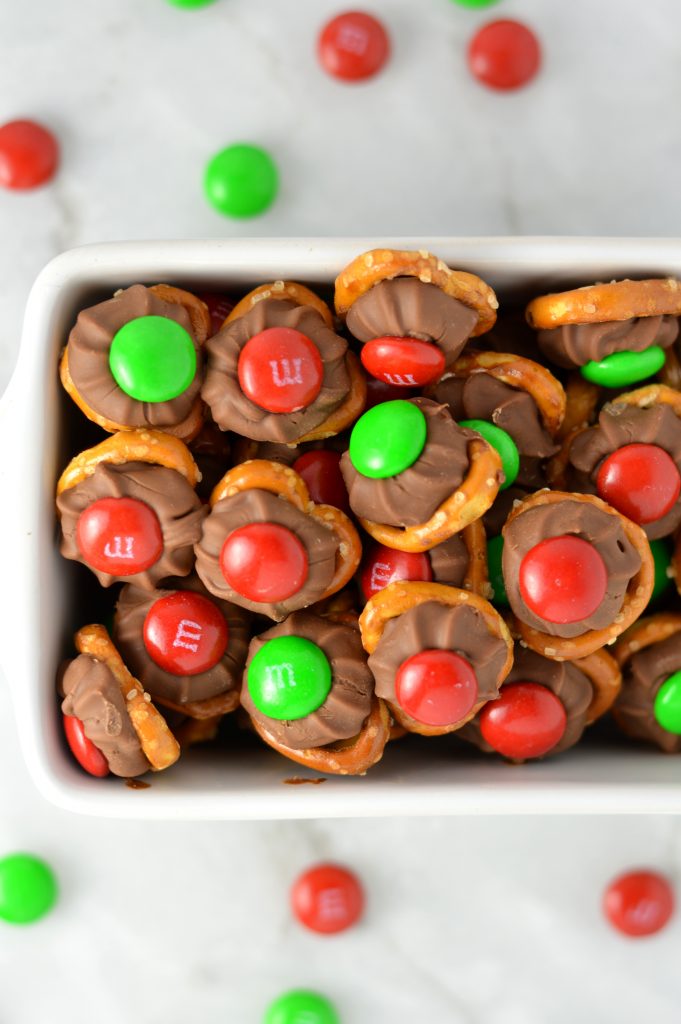 Easy Christmas Chocolate Pretzel Bites recipe. Made with only 3 ingredients, this is the perfect last minute dessert idea for the holidays.