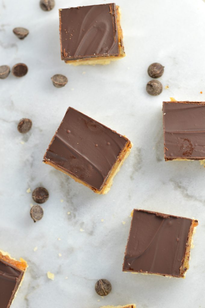 Easy Millionaire Bars recipe. Shortbread base, caramel like filling and chocolate topping, what more do you want in a dessert?