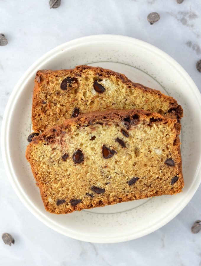 Easy and gooey Nutella Swirl Banana Bread recipe. The chocolate and banana combo is to die for. It makes a great breakfast idea.