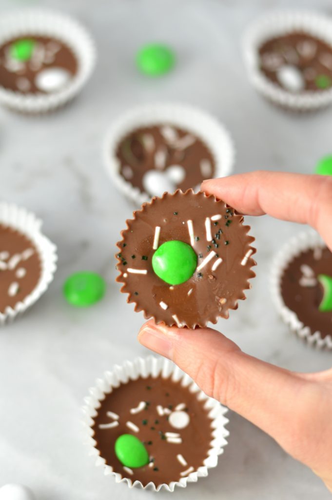 Easy St Patrick's Day Nutella Cups recipe. Made with only 4 ingredients, this makes the perfect last minute dessert idea for St Patty's Day.