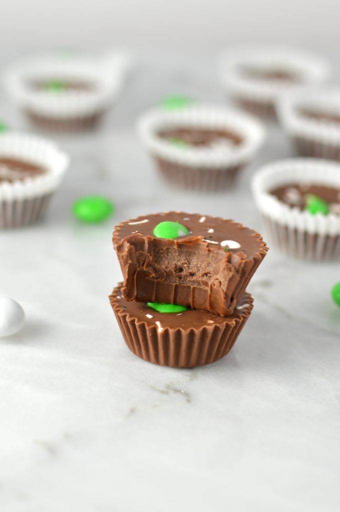 Easy St Patrick's Day Nutella Cups recipe. Made with only 4 ingredients, this makes the perfect last minute dessert idea for St Patty's Day.