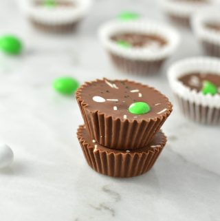 Easy St Patrick's Day Nutella Cups recipe. Made with only 4 ingredients, this makes the perfect last minute dessert idea for St Patty's Day.