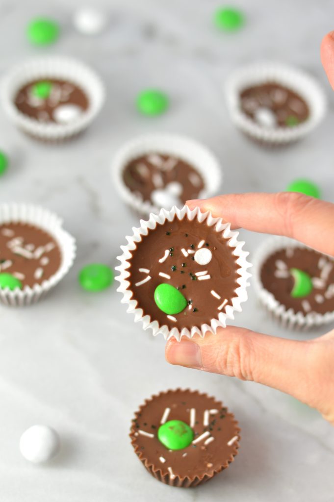 Easy St Patrick's Day Nutella Cups recipe. Made with only 4 ingredients, this makes the perfect last minute dessert idea for St Patty's Day.