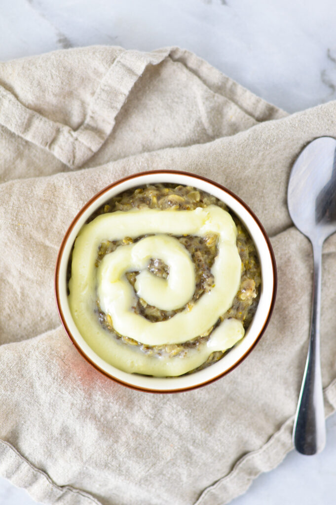 Cinnamon Roll Oatmeal