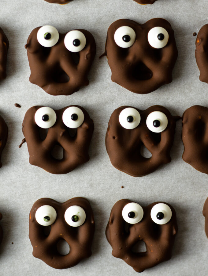 Halloween Chocolate Pretzels