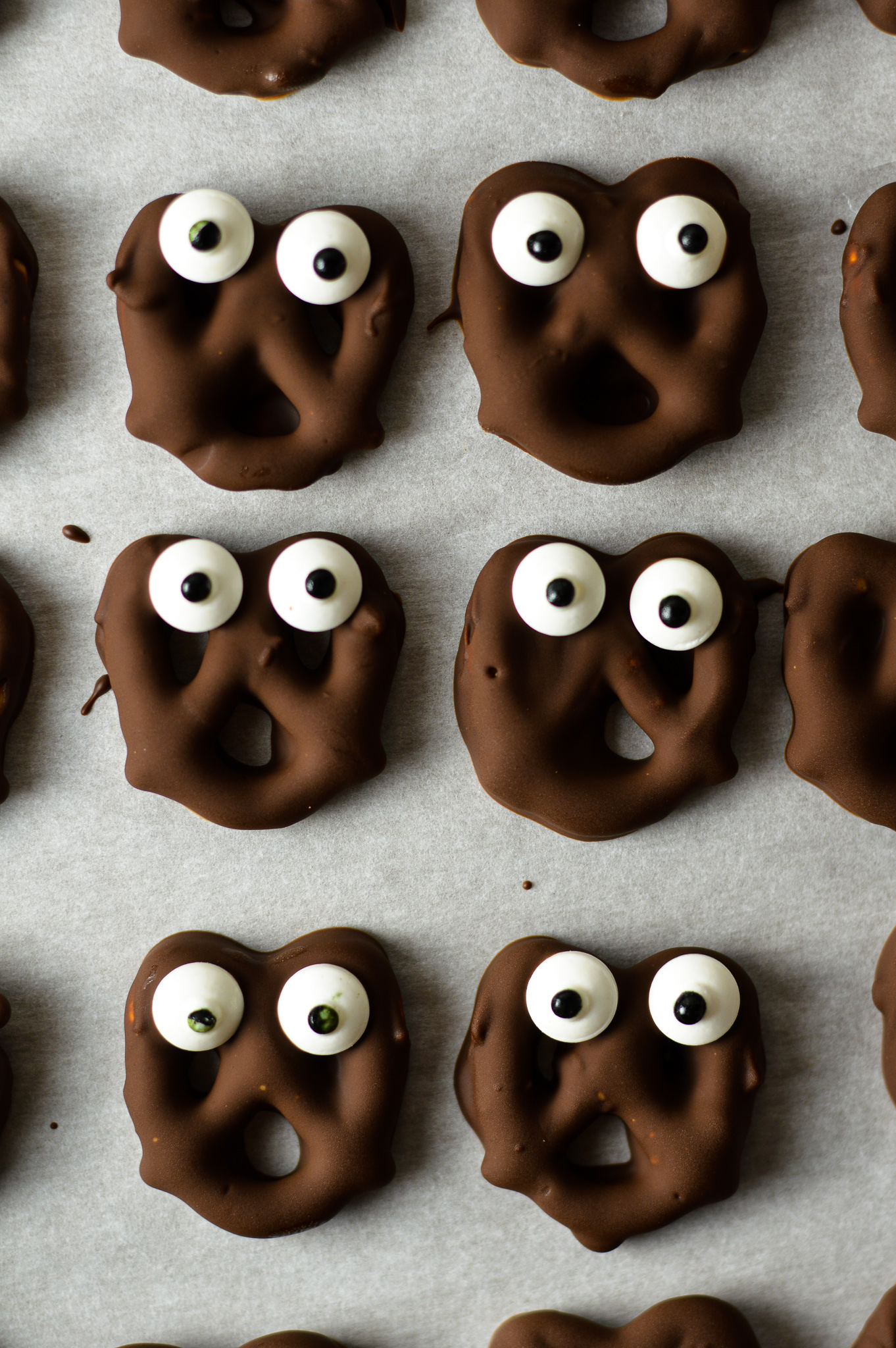 Halloween Chocolate Pretzels