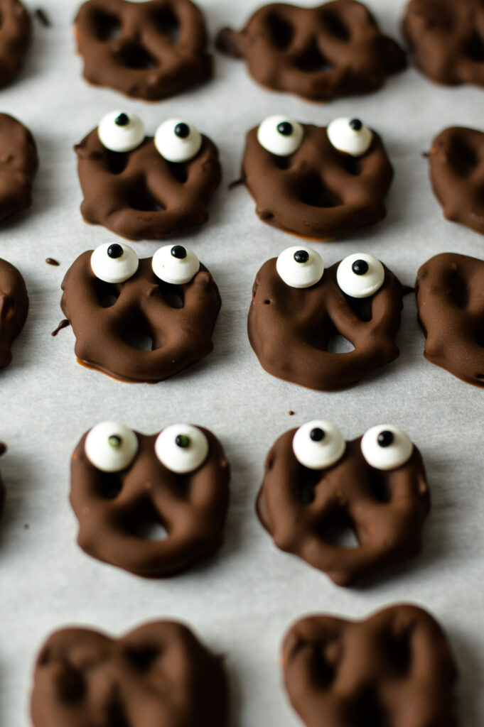 Halloween Chocolate Pretzels