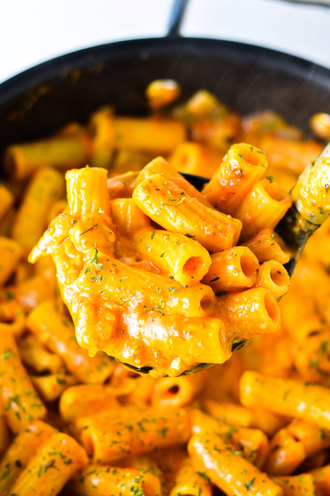 One Pot Cheesy Chicken Pasta