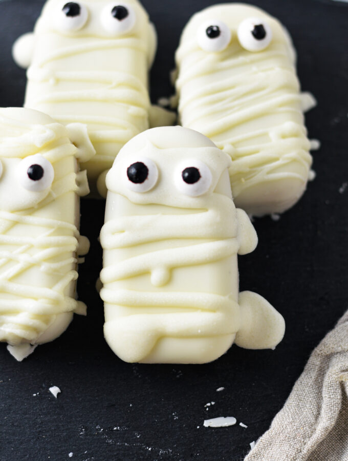 Cake Mix Mummy Cakesicles