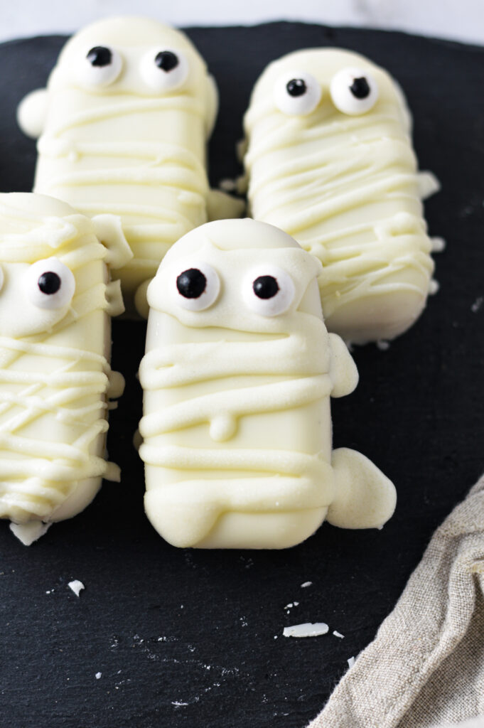 Cake Mix Mummy Cakesicles