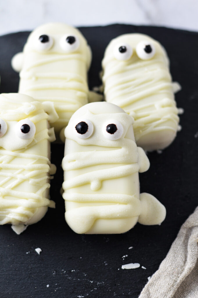 Cake Mix Mummy Cakesicles