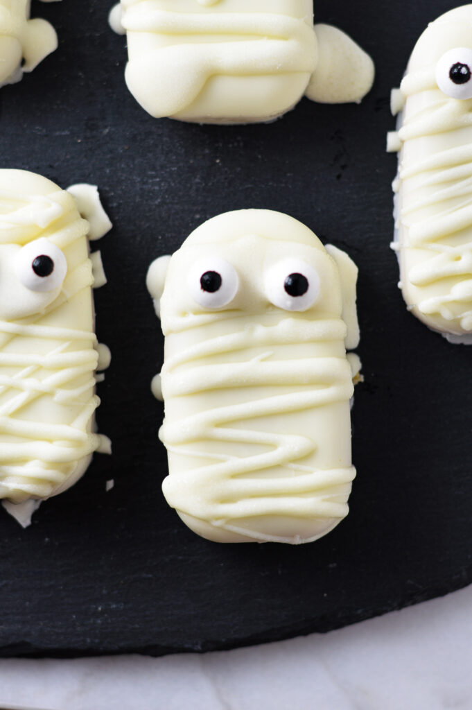 Cake Mix Mummy Cakesicles