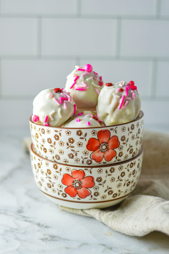 Easy Valentine's Day Cake Balls