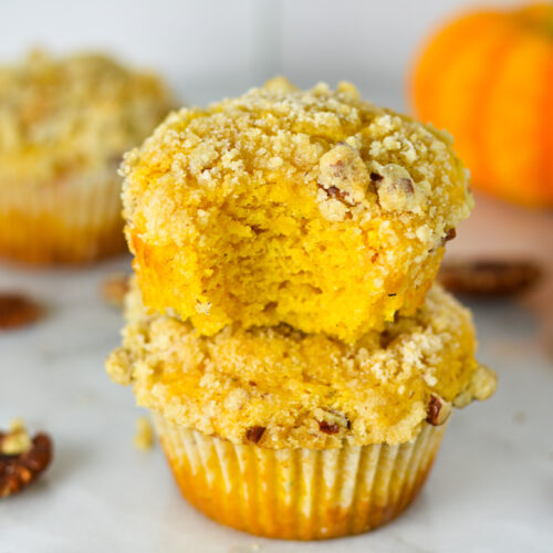 Simple Pumpkin Muffins For Lazy Bakers - Drizzle Me Skinny!